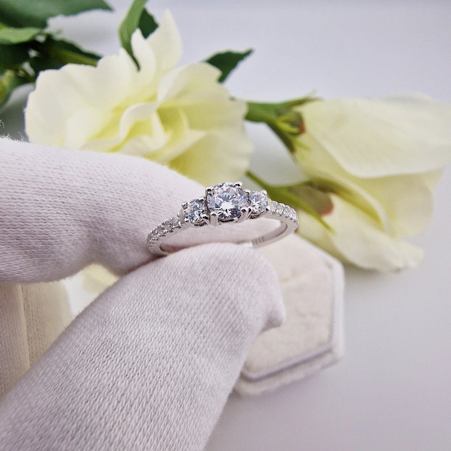 925 Sterling Silver Round Cut Cz Ladies Trilogy Ring