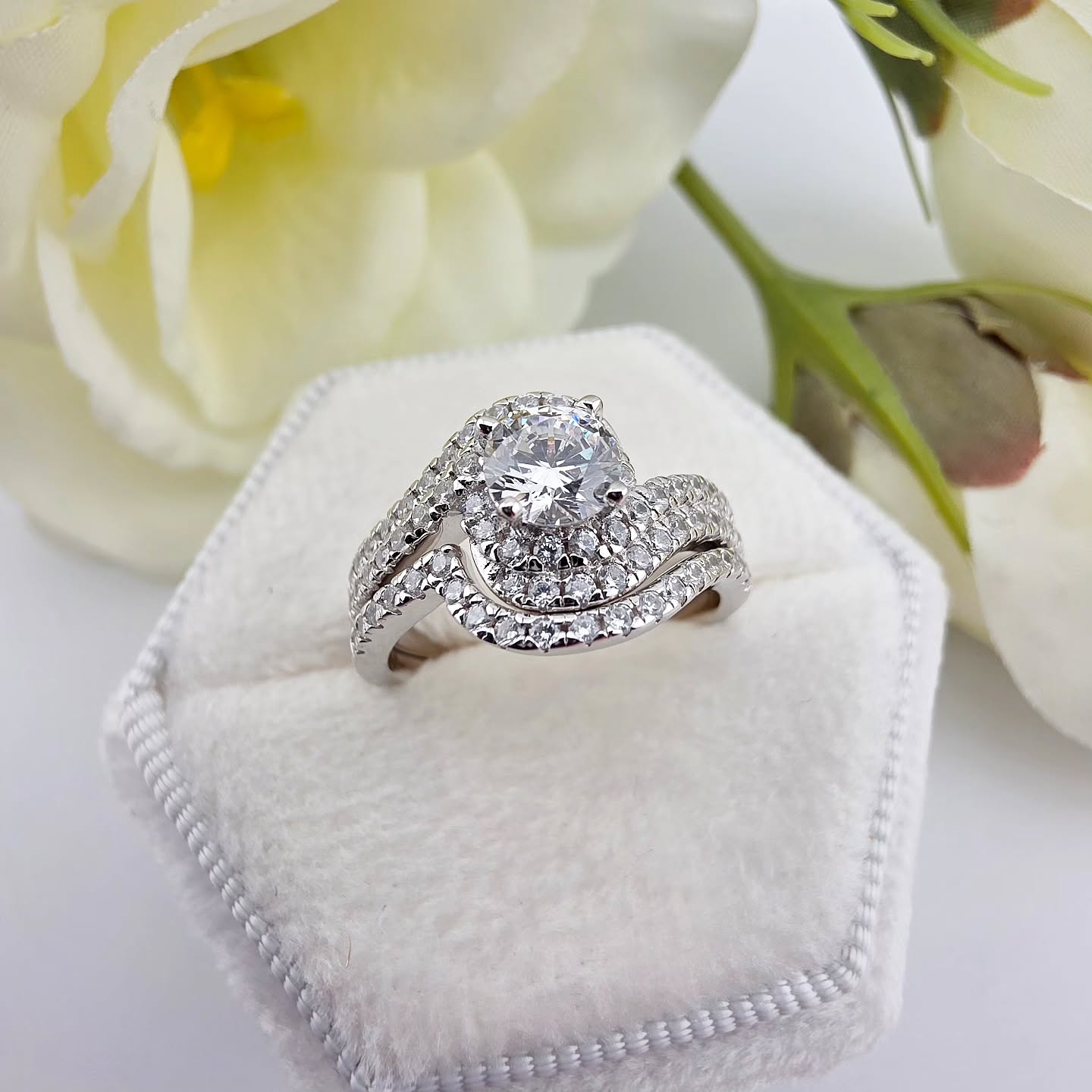 925 Sterling Silver Swirl Halo Design Cz Ladies Ring Set