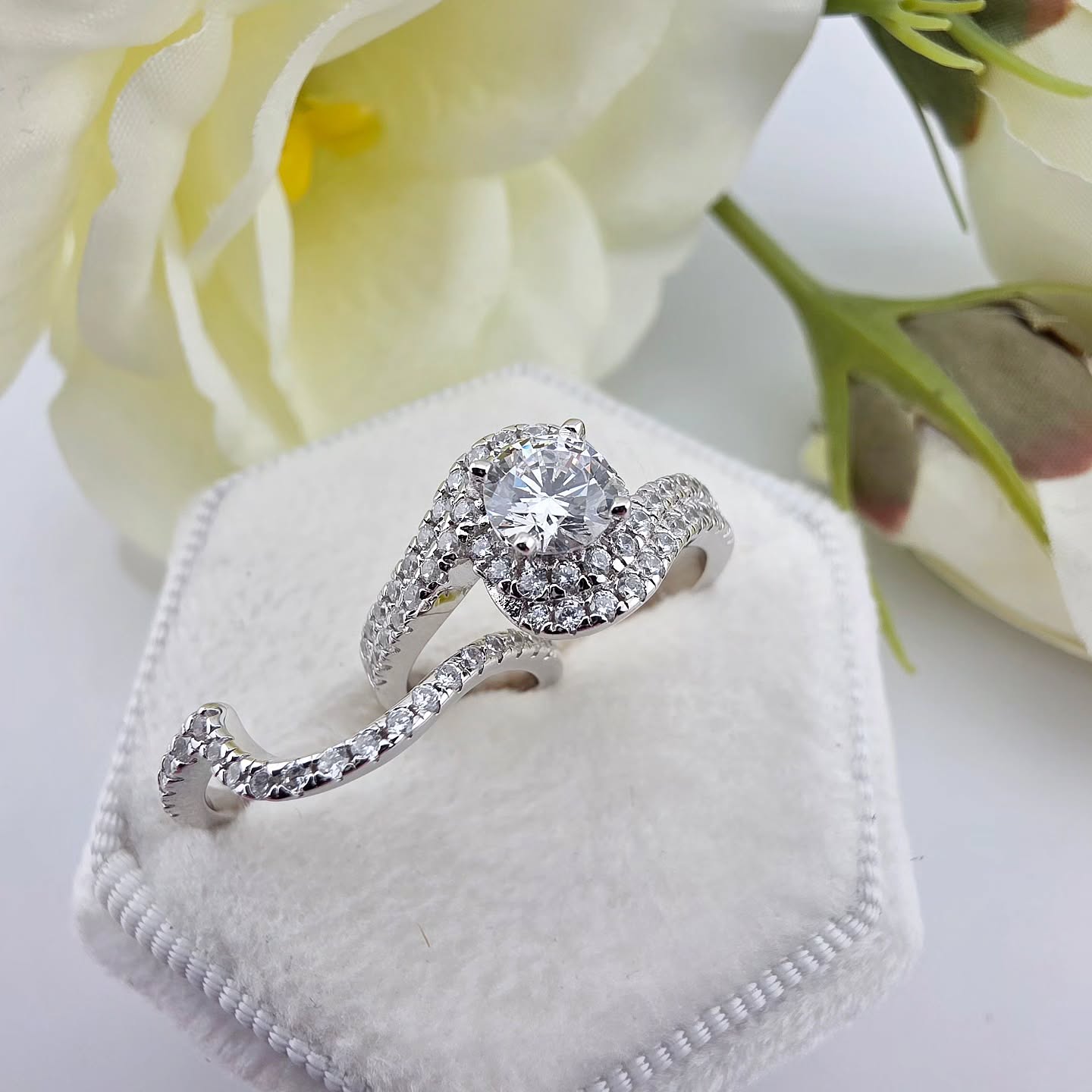 925 Sterling Silver Swirl Halo Design Cz Ladies Ring Set