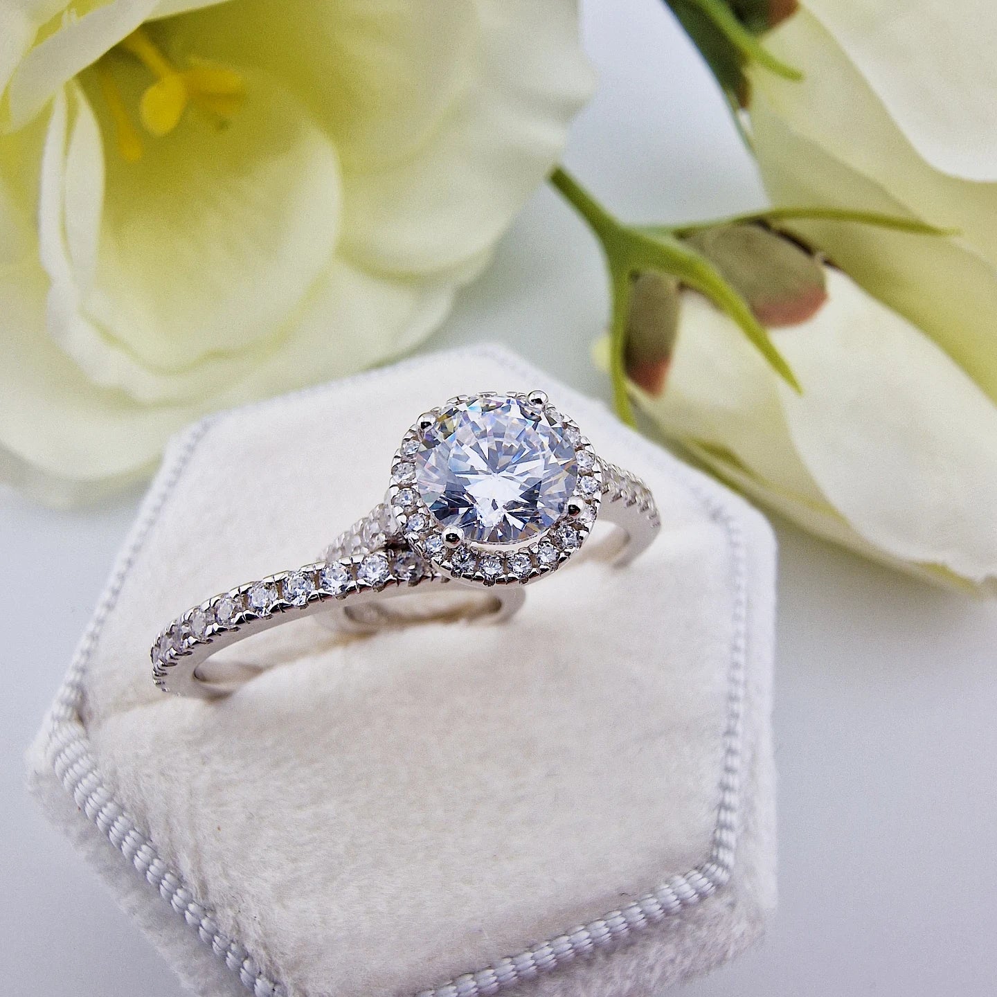 925 Sterling Silver Round Cz Halo Ladies Bridal Ring Set