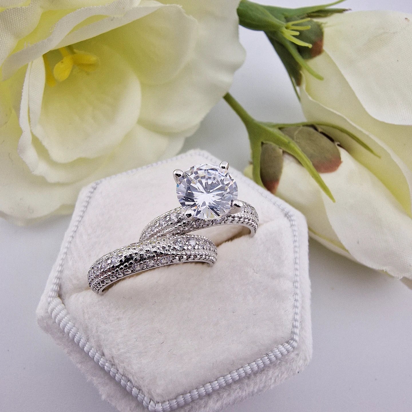925 Sterling Silver Round Cz Centre with Pave Set Ladies Bridal Ring Set