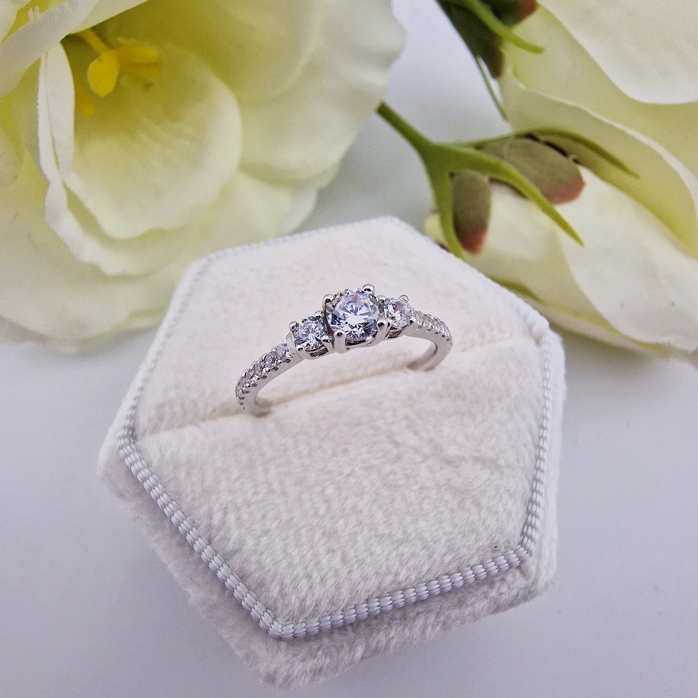 925 Sterling Silver Round Cut Cz Ladies Trilogy Ring