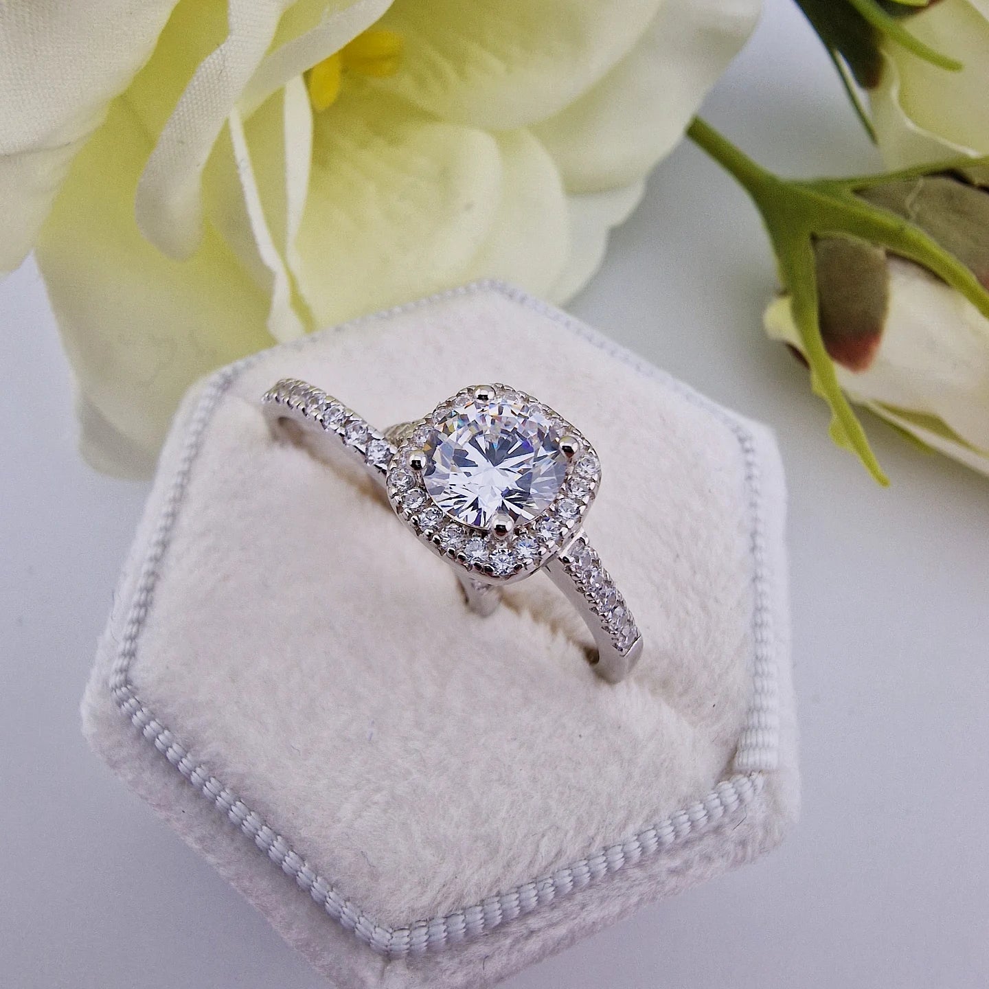 925 Sterling Silver Round Shaped Cz Halo Ladies Bridal Ring Set