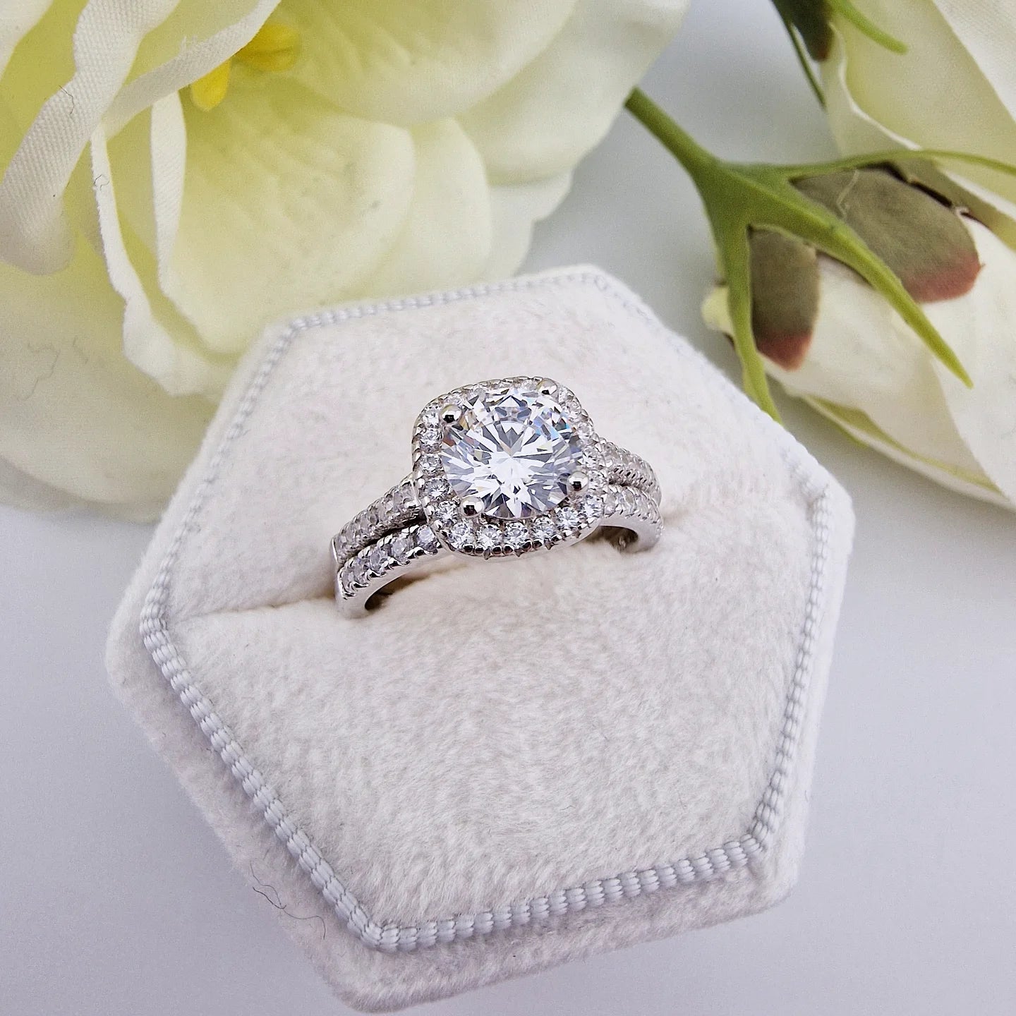 925 Sterling Silver Round Shaped Cz Halo Ladies Bridal Ring Set