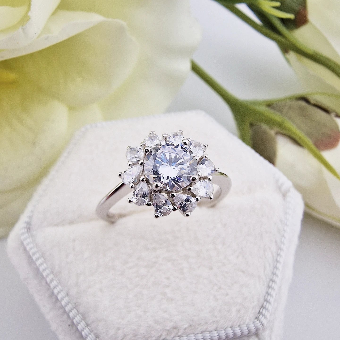 925 Sterling Silver Cz Round Centre with Surrounding Pear Cut Flower Cluster Ladies Ring