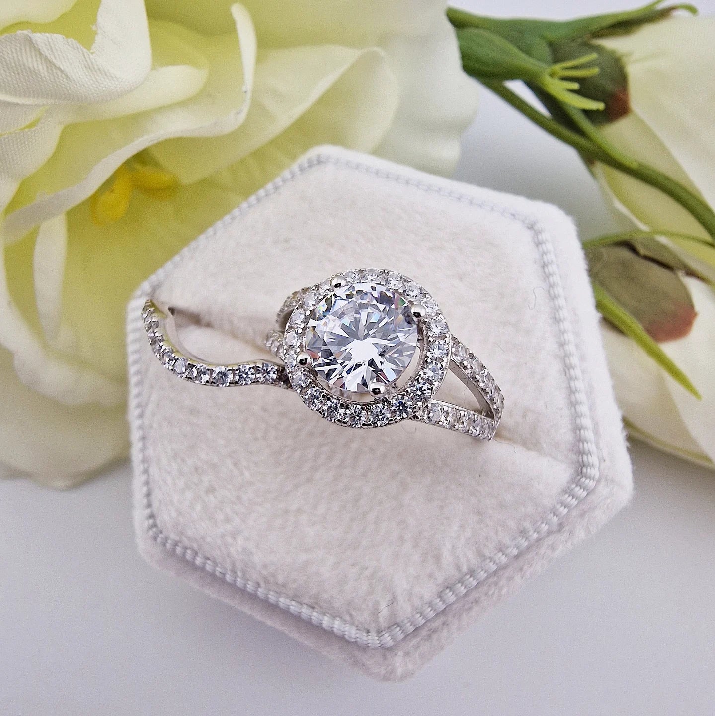 925 Sterling Silver Large 1.5ct Round Brilliant Cz with Split Band Ladies Ring Set